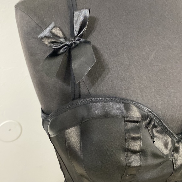 Hot Topic black corset - Picture 3 of 8